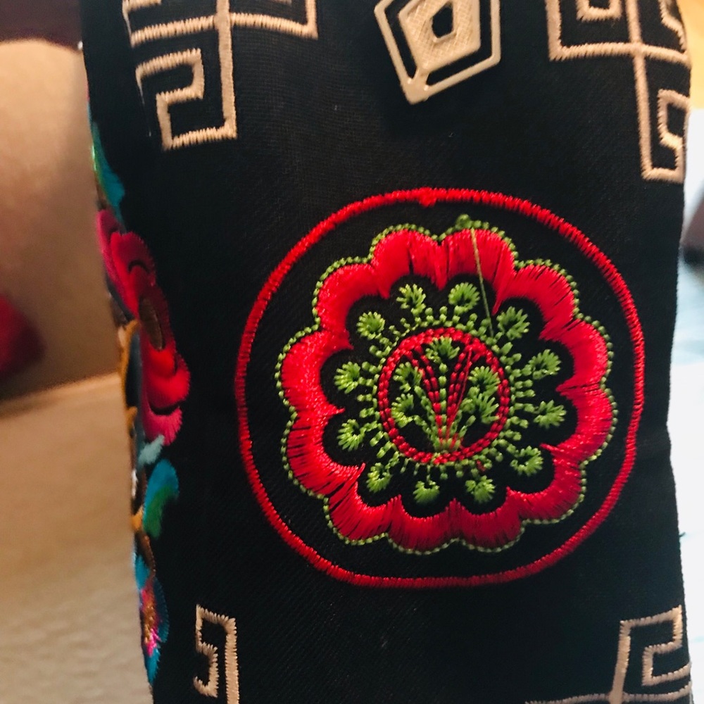 Handmade indigenous pattern embroidery bag - Picture 3 of 4